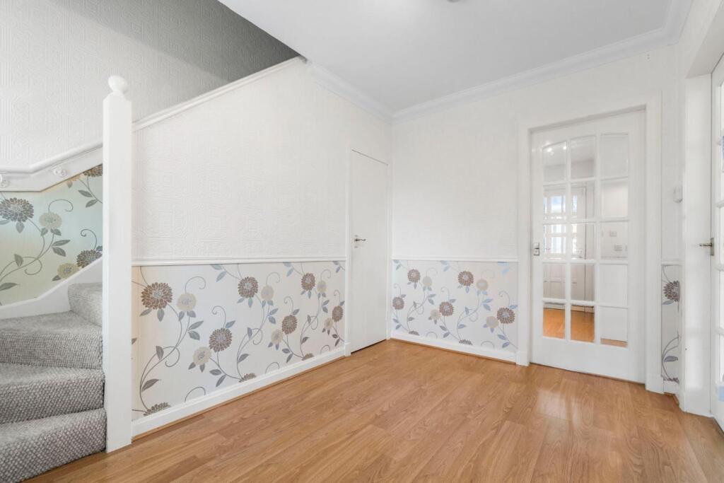 4_10 millburn gardens, largs (20).jpg