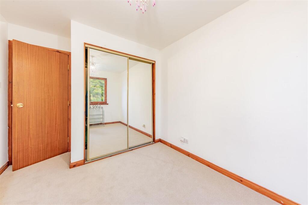 13 Harestane grove Dundee-10.JPG