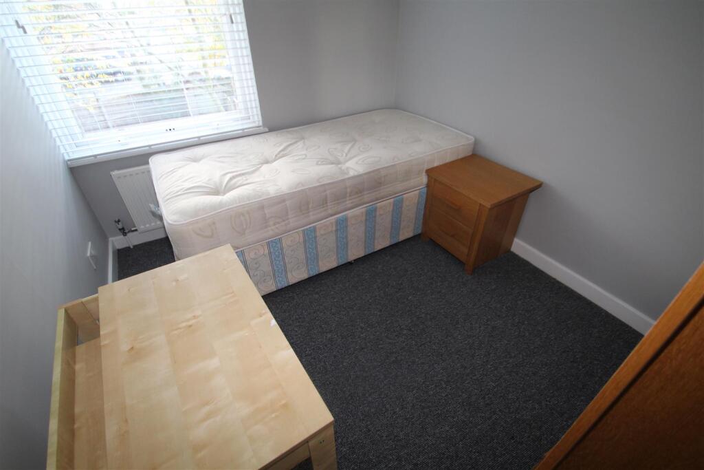 bedroom 3.JPG