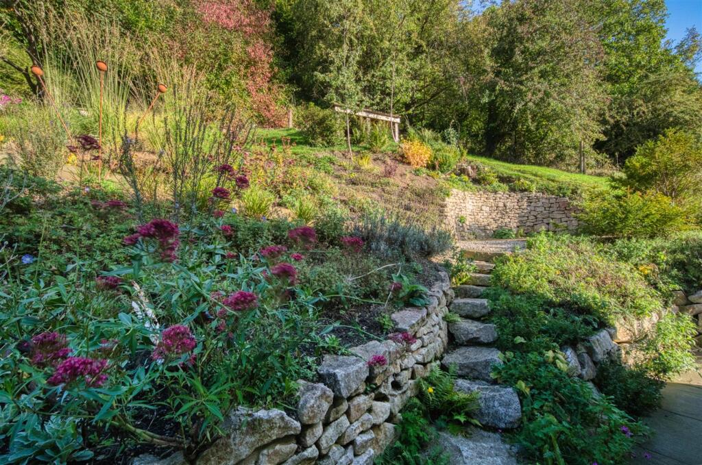 Saxton Mee  14 Castle Mount Crescent 0008.jpg