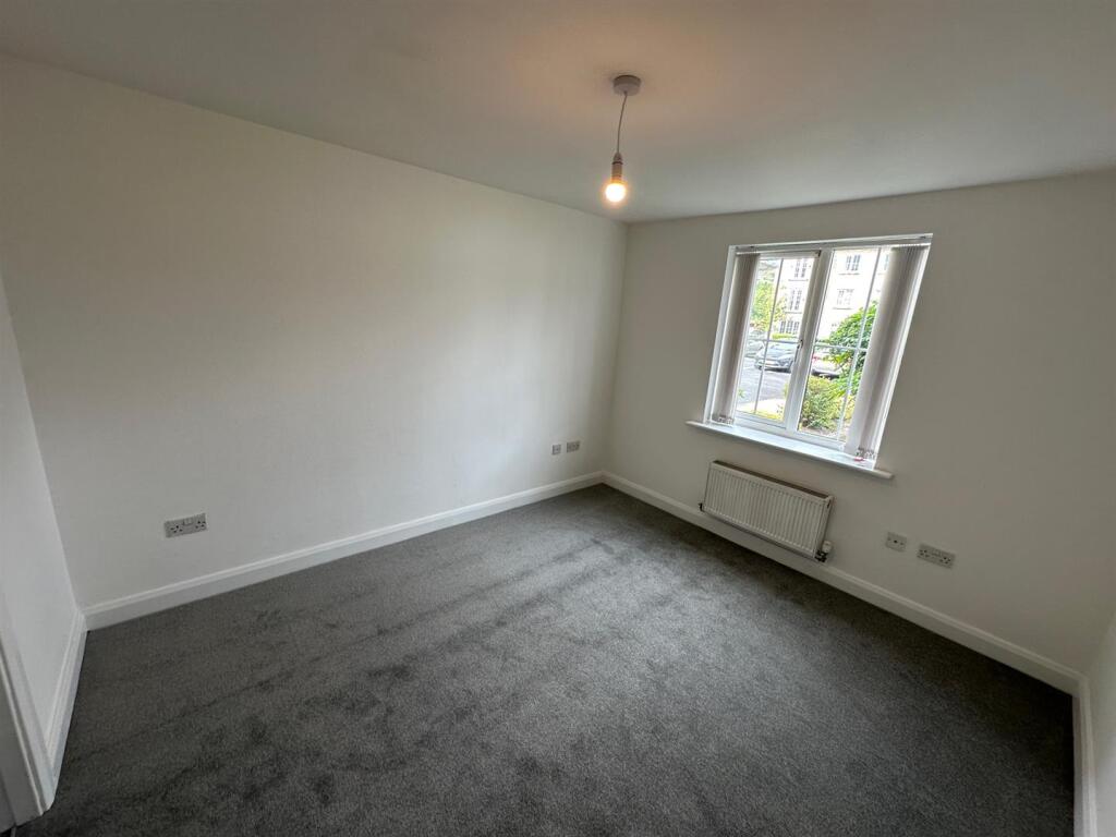 Bedroom 1.jpg