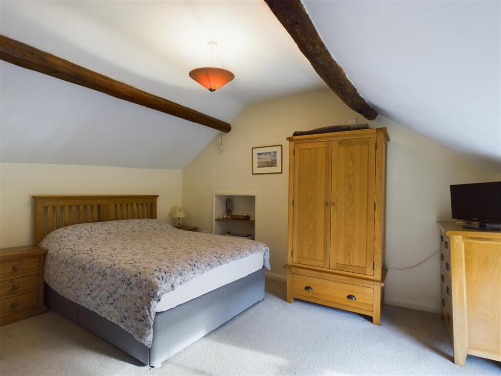 BEDROOM 2