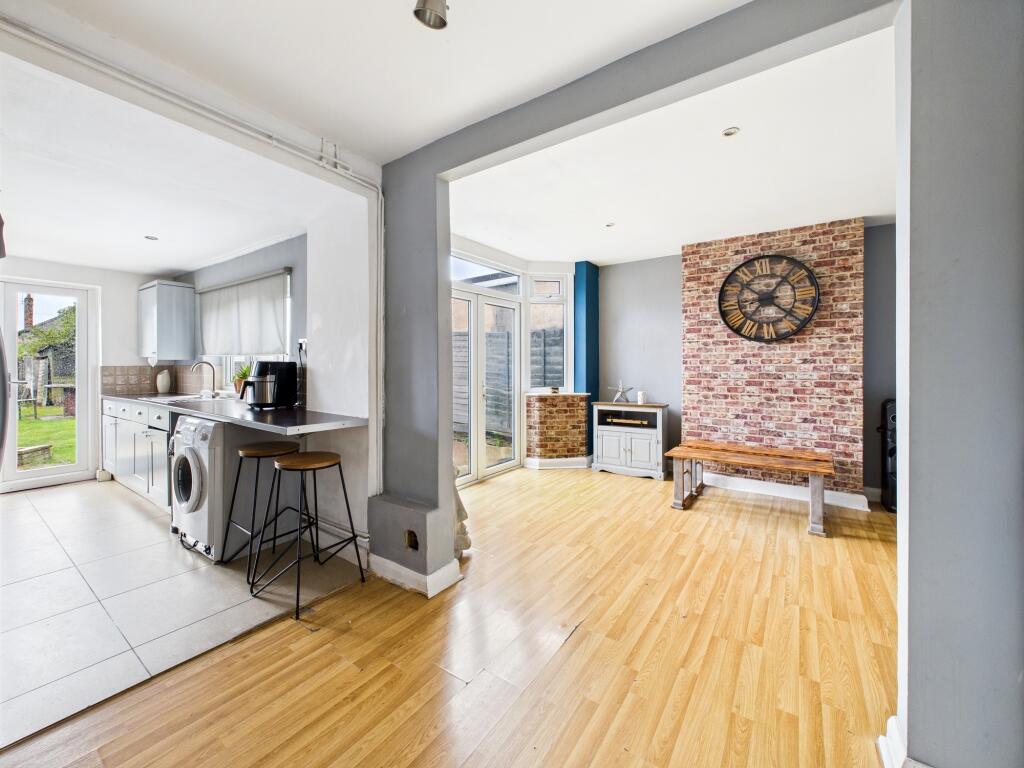 CAM05192G0-PR0083-STILL006