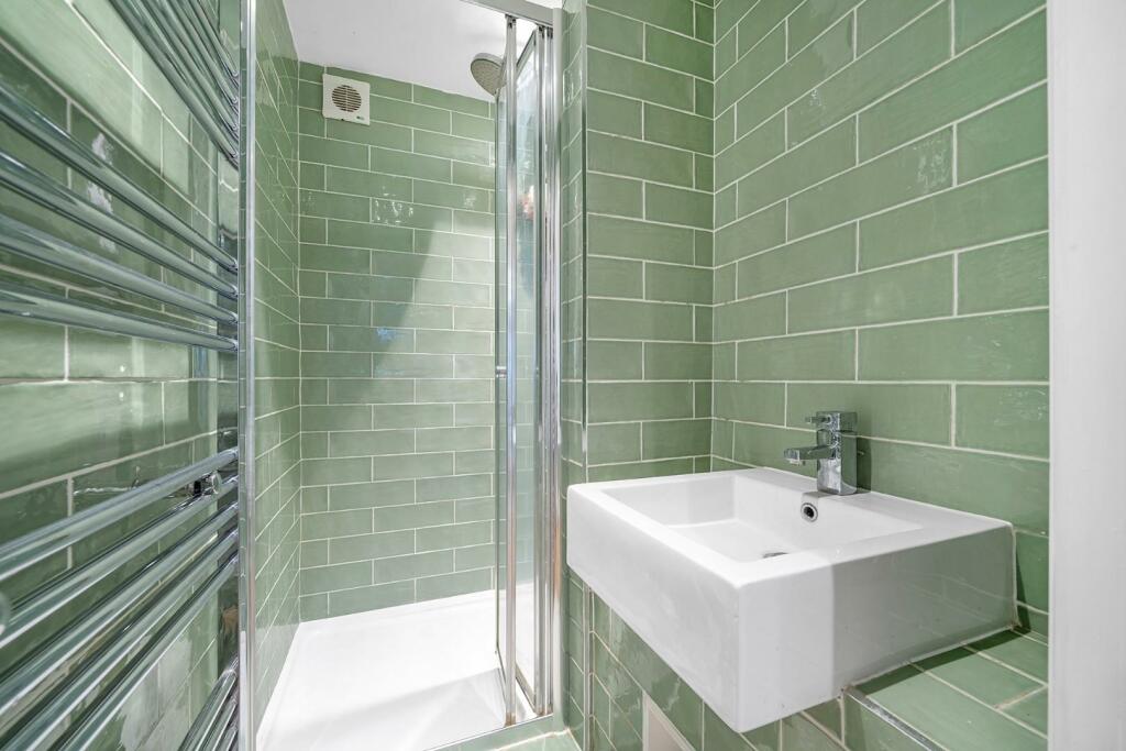 Bathroom 3.JPG