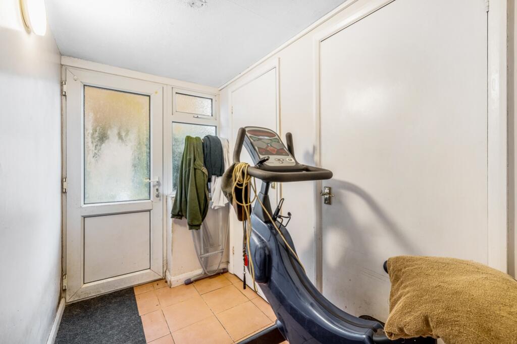 77 Middlegate Road West (Frampton)-16