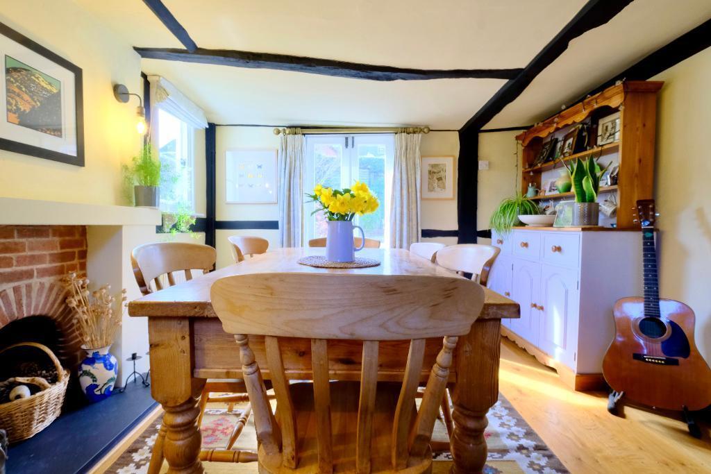 Dining room with doors to the garden