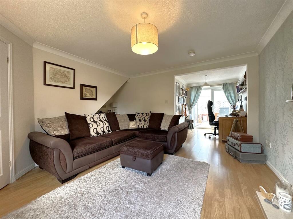 Lounge Through To Dining Room 522