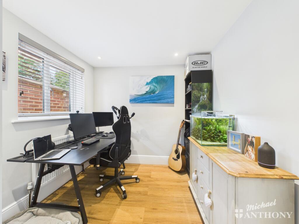 CAM02773G0-PR0362-STILL006