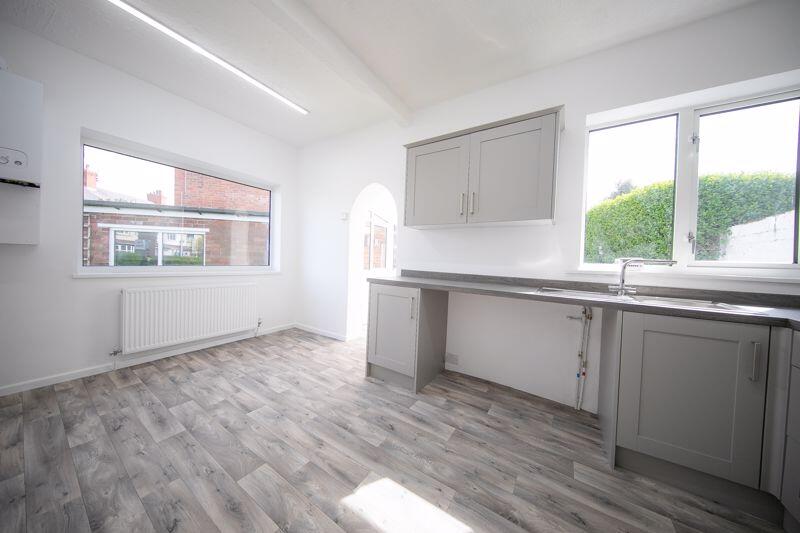 Kitchen &amp; dining room