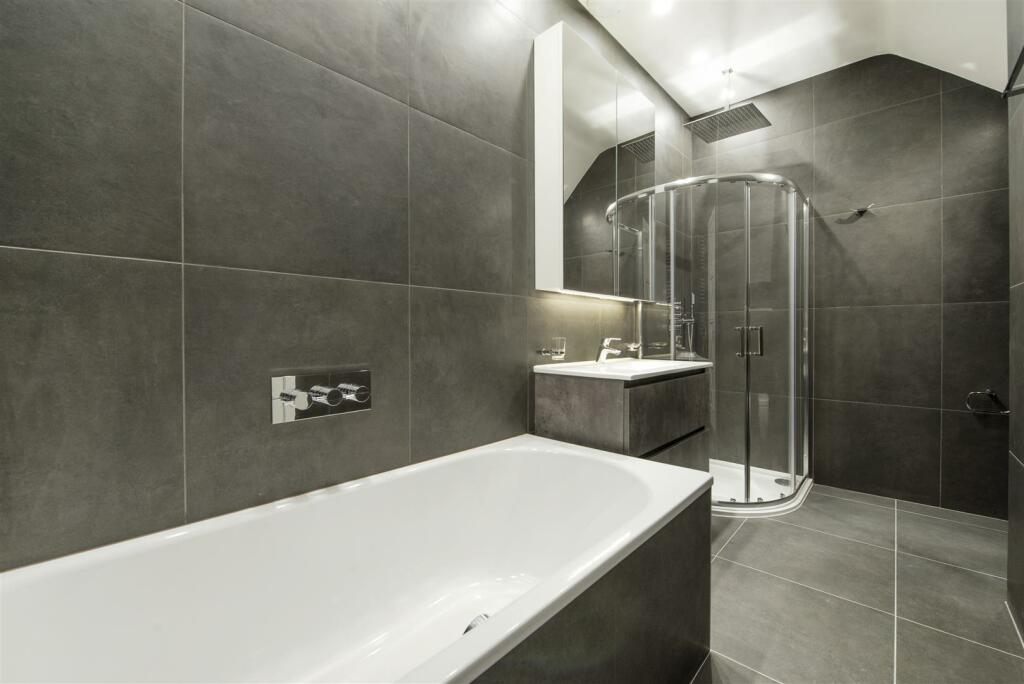 En-Suite Bathroom