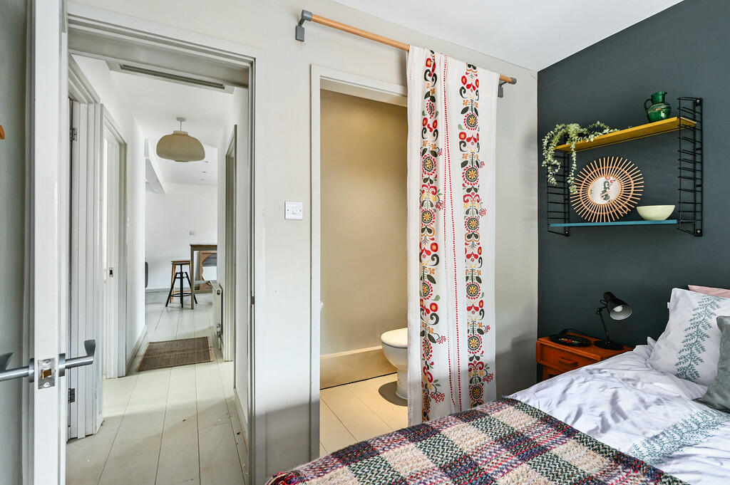 Dereta, first Ave...