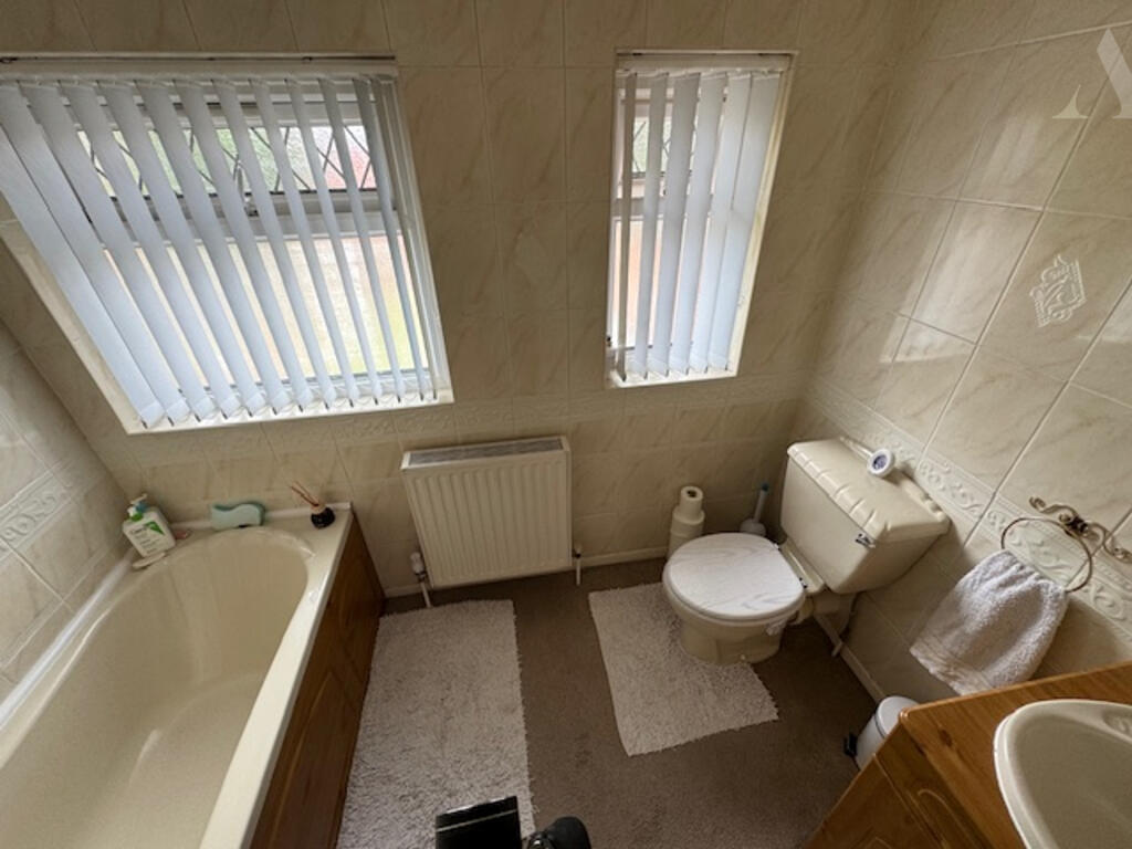 4 Wallbank Road Bathroom