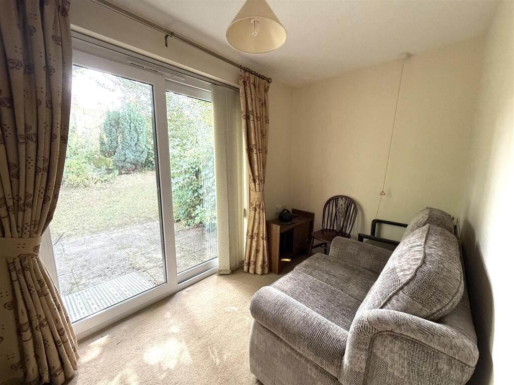 34 the laurels bed.jpeg