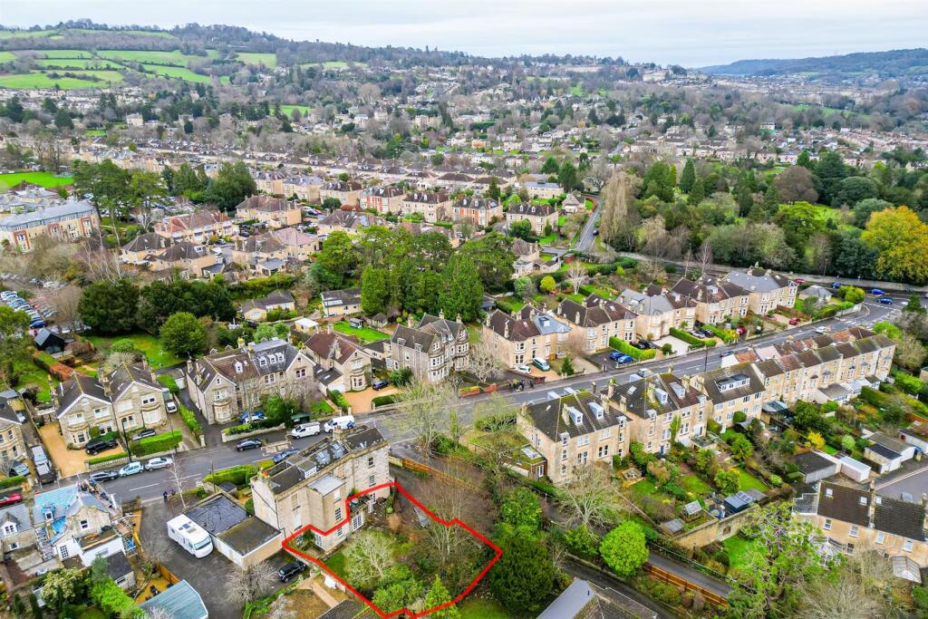 Garden Flat, 63 Newbridge Hill, Newbridge, Bath BA