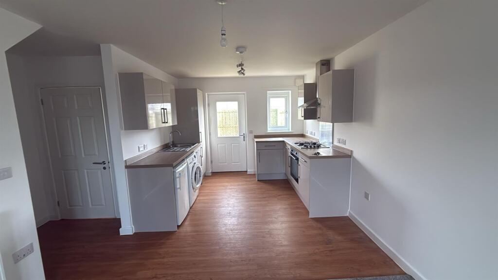 Lounge to Kitchen 1.jpg