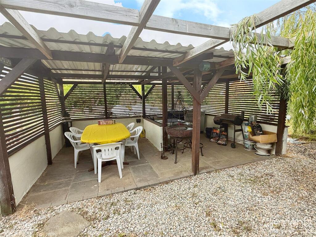 OUTSIDE SEATING AND KITCHEN AREAS