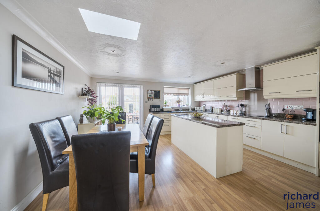 f5765b06bdf34c6a98aea707c20e851e