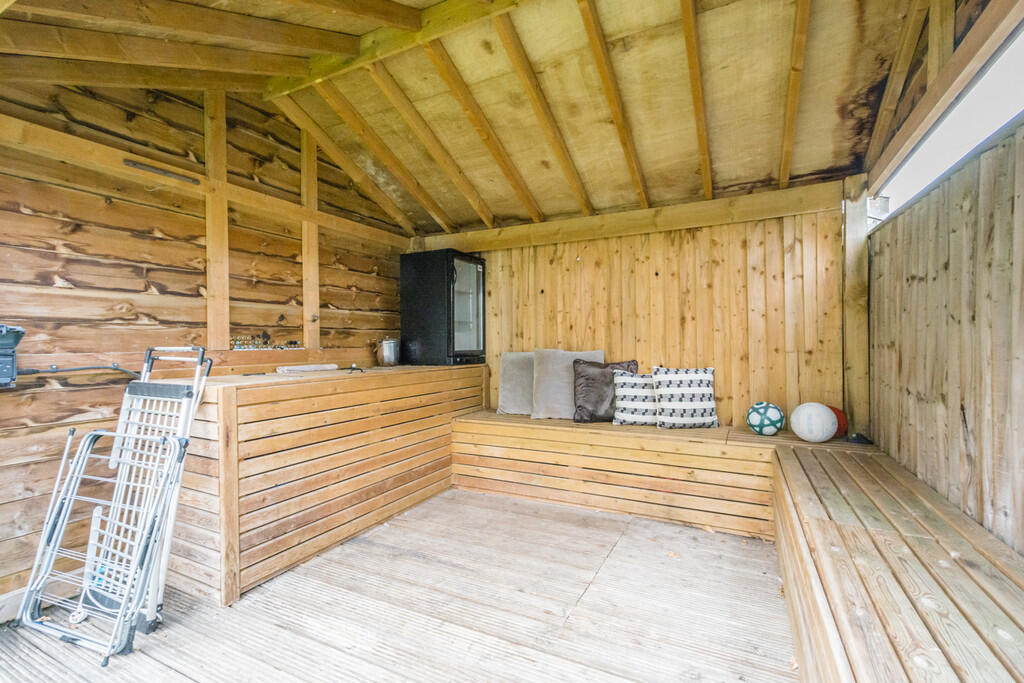 27 Combe Road New...