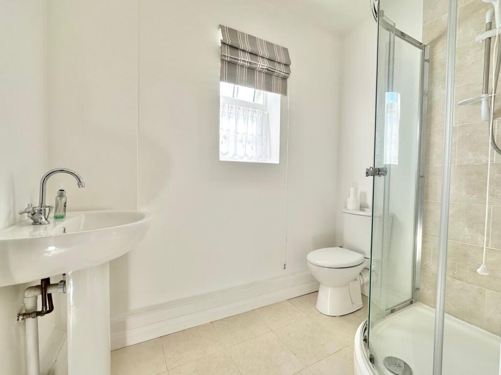 ANNEXE SHOWER ROOM