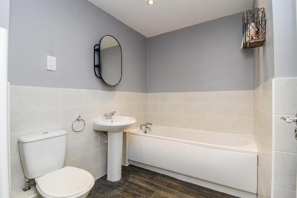 BATHROOM/W.C.