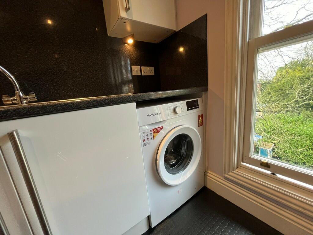 WASHING MACHINE