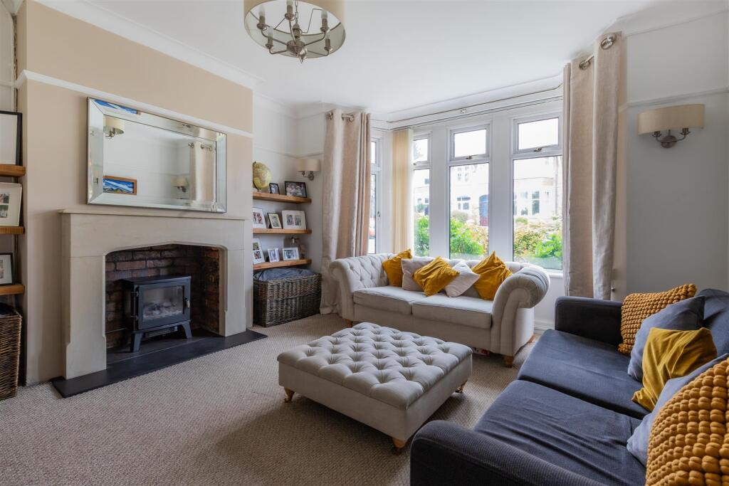 Ambleside Avenue 7-20.jpg