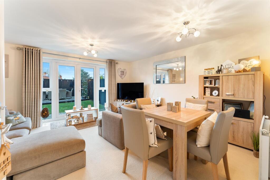 Lounge / Dining Room