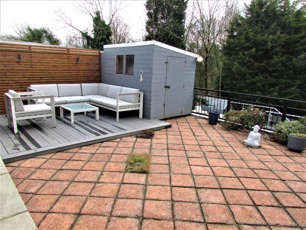 WarwickRd32gdn2.JPG