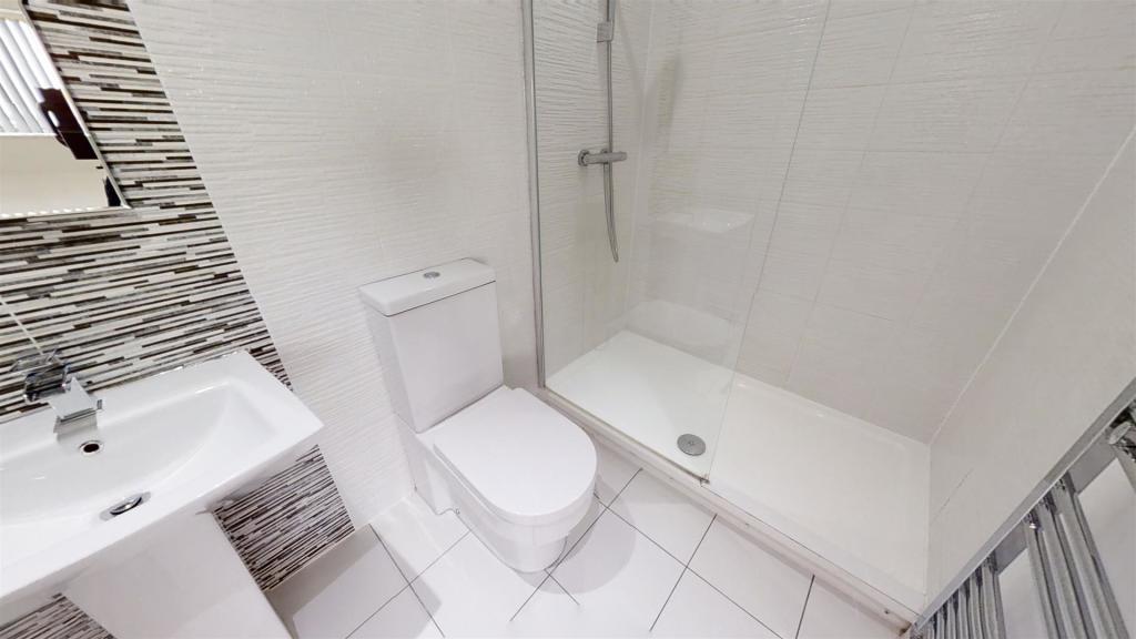 en suite 2 .jpg
