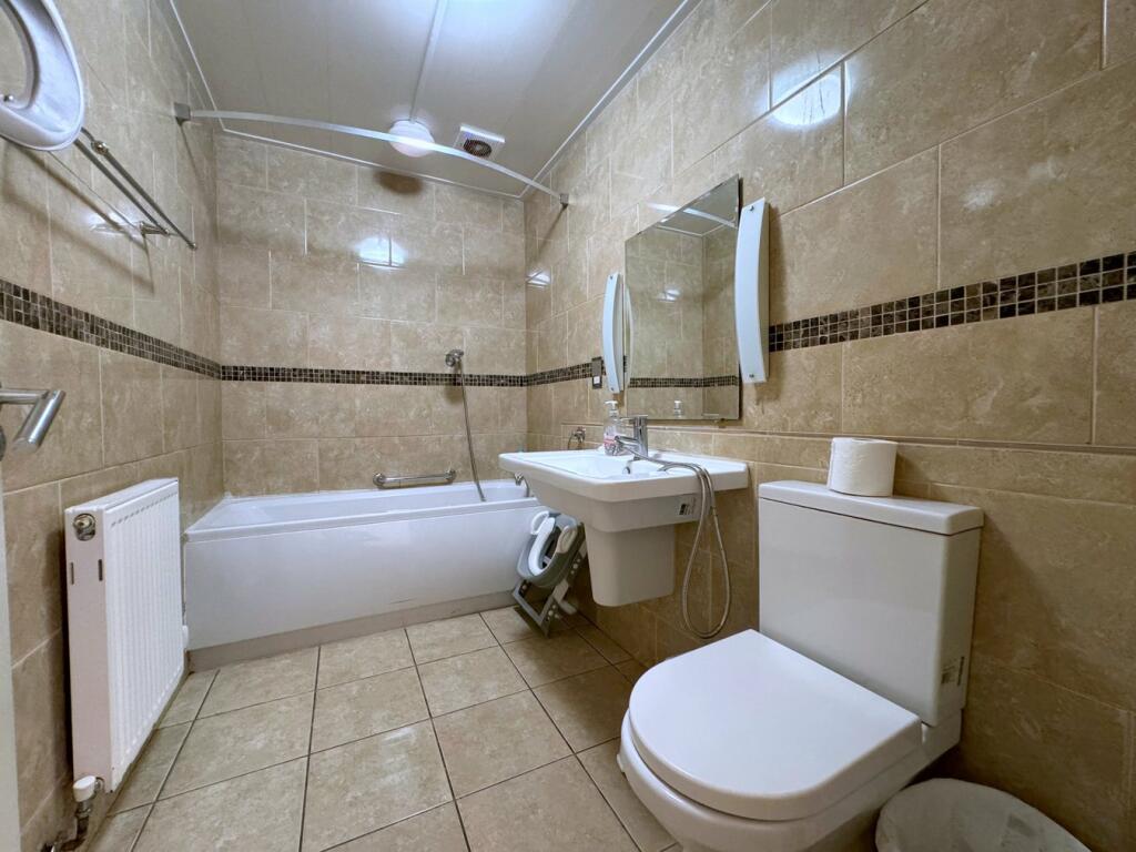 En-Suite Bathroom