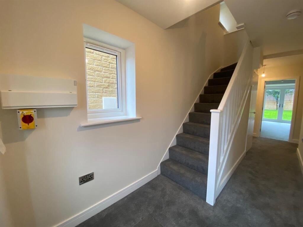 HALLWAY 1.jpg