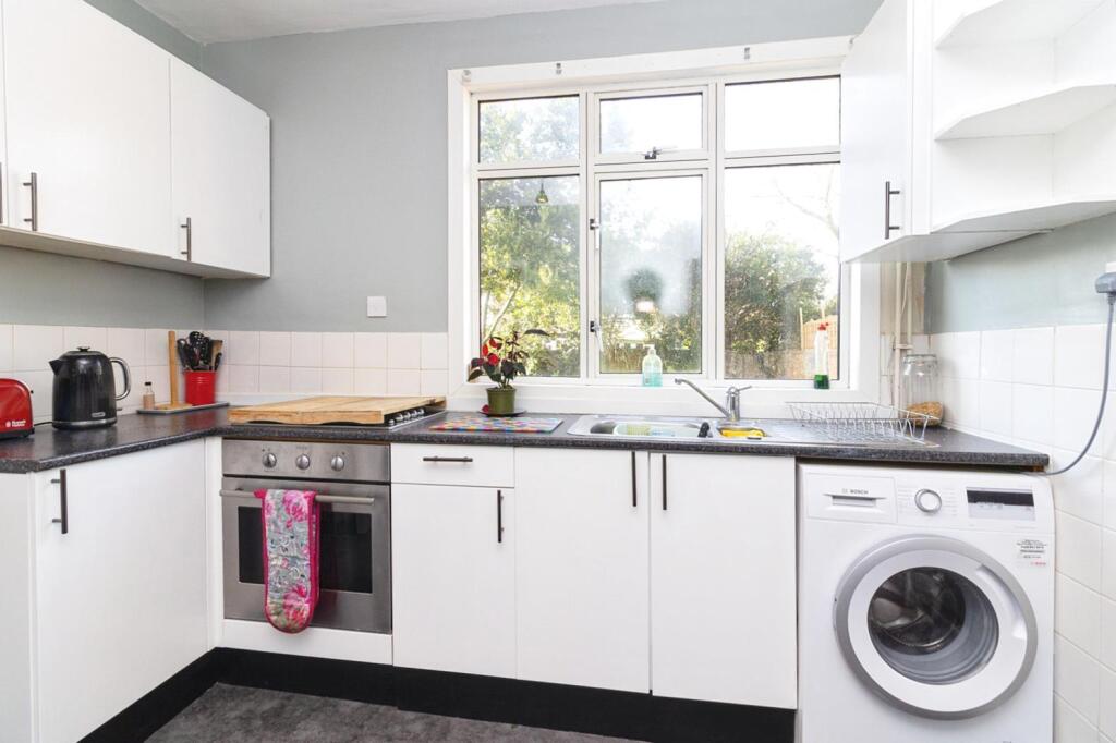 2 Kitchen.jpg