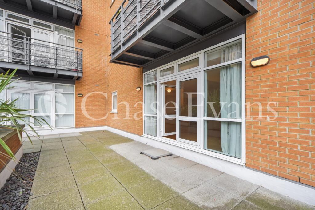 Langbourne Place, Is