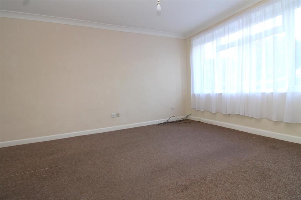 Lounge 2.JPG