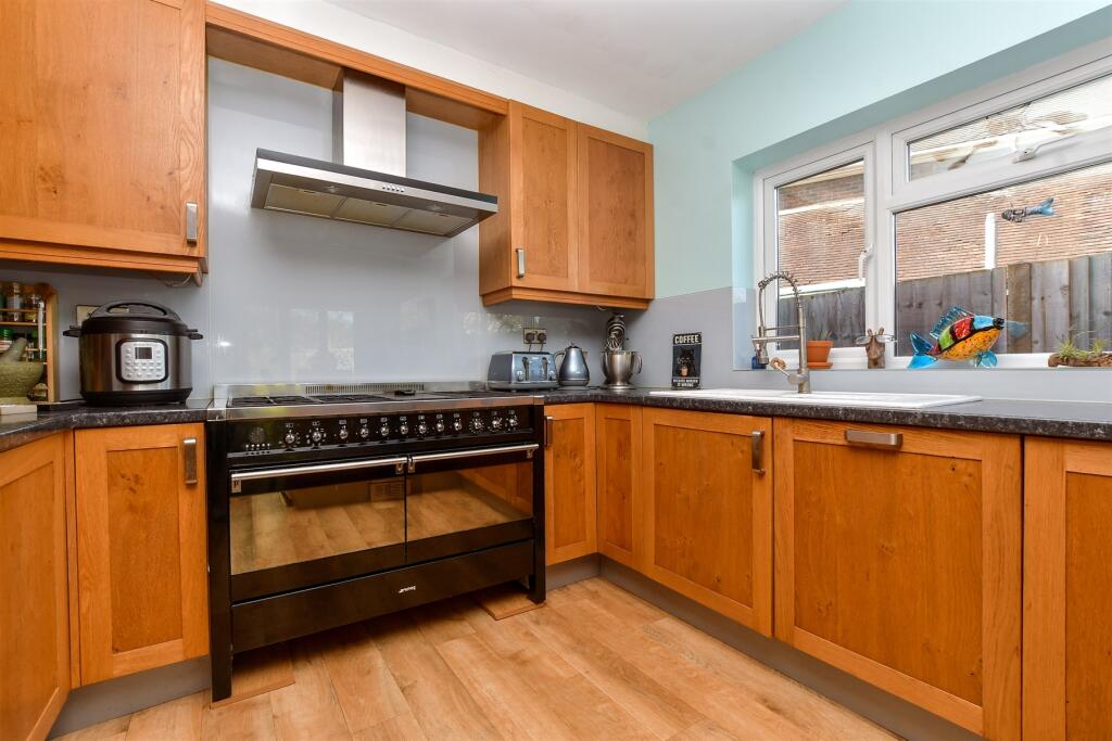 Kitchen/Breakfast Area