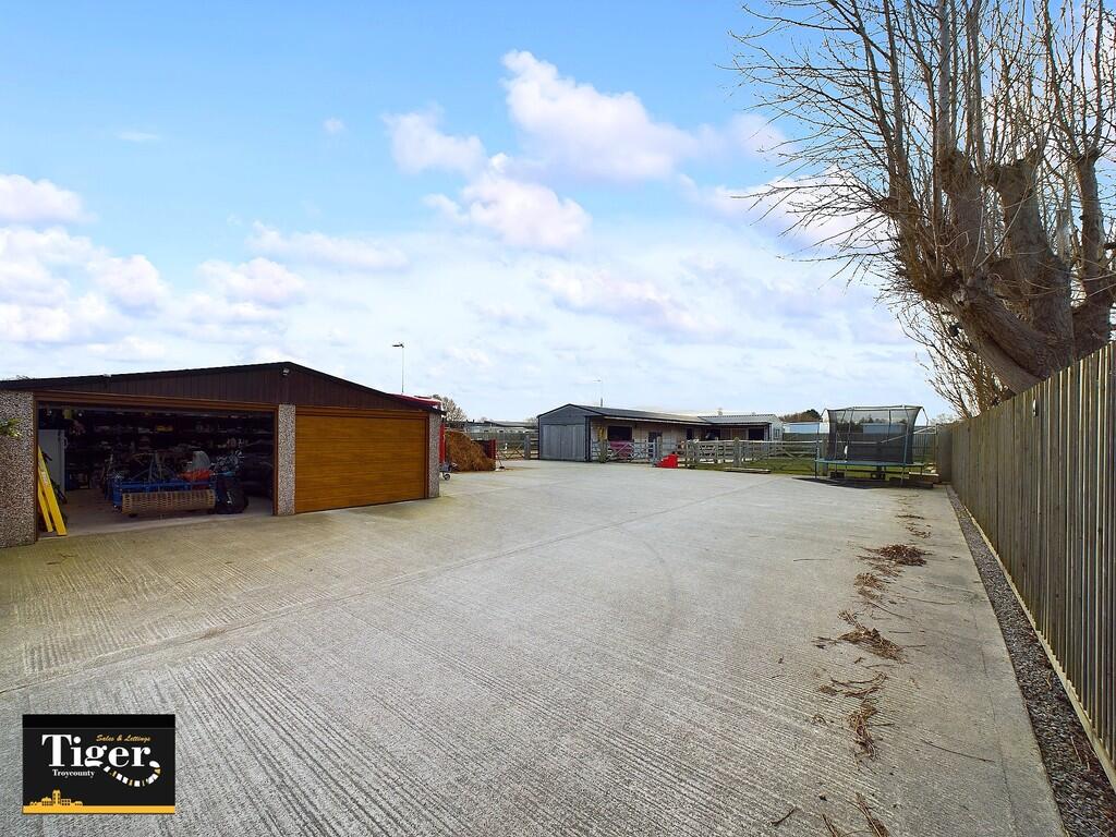 CAM02176G0-PR0427...