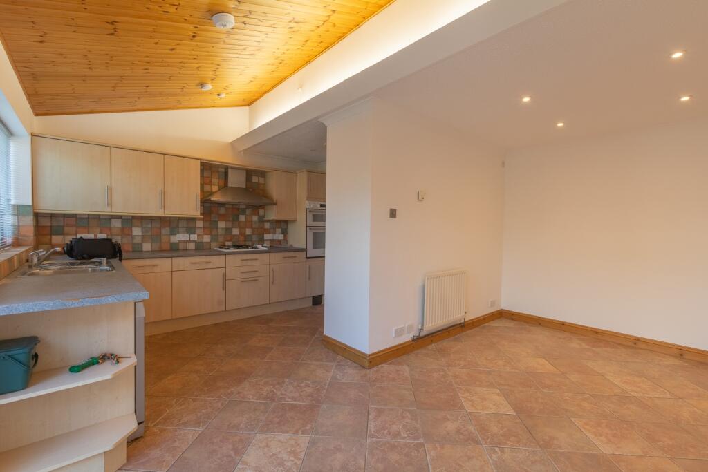 25 Merlin Way (2)
