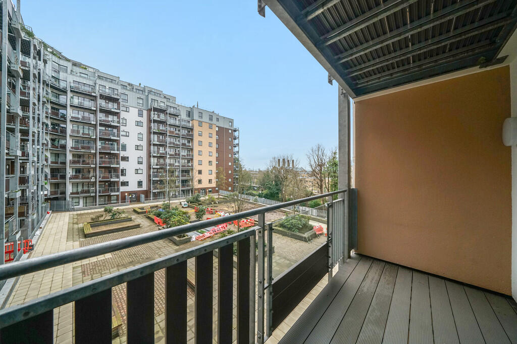 8 Seren Park Gard...