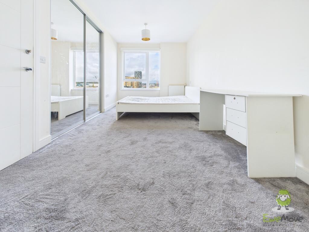 CAM01543G0-PR0154-STILL004