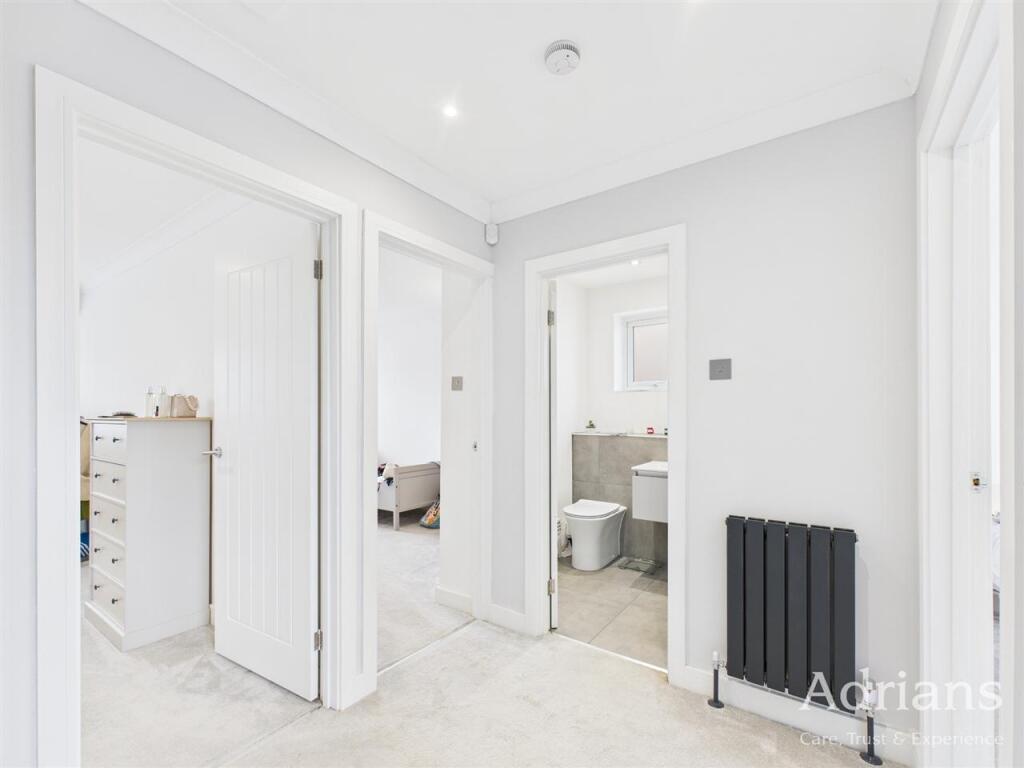 FIRST FLOOR LANDING