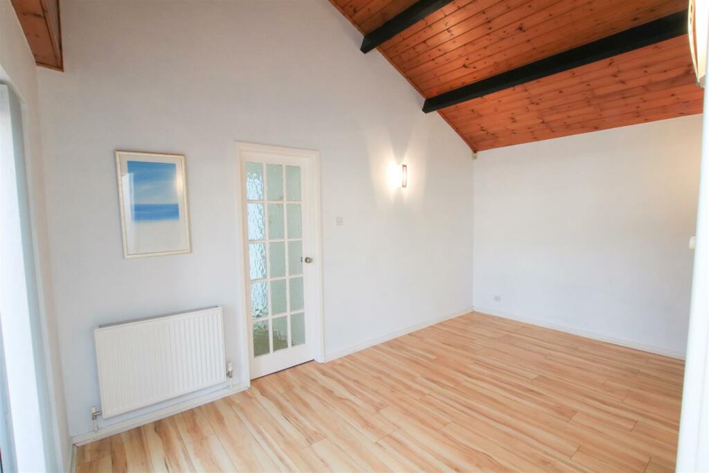 OPEN PLAN DINING AREA