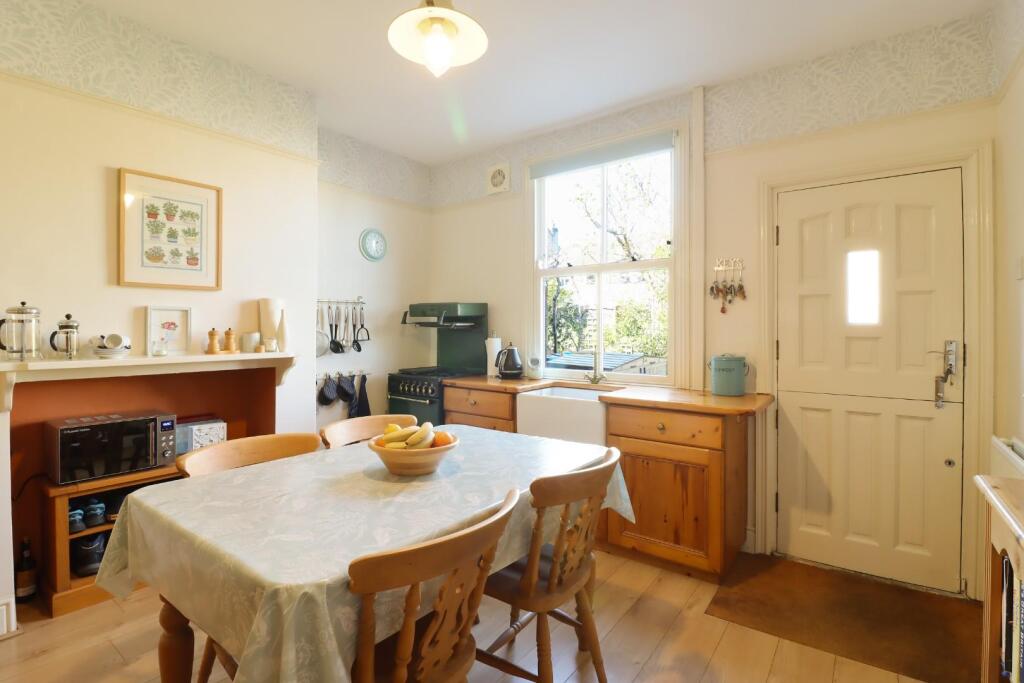 KITCHEN DINER