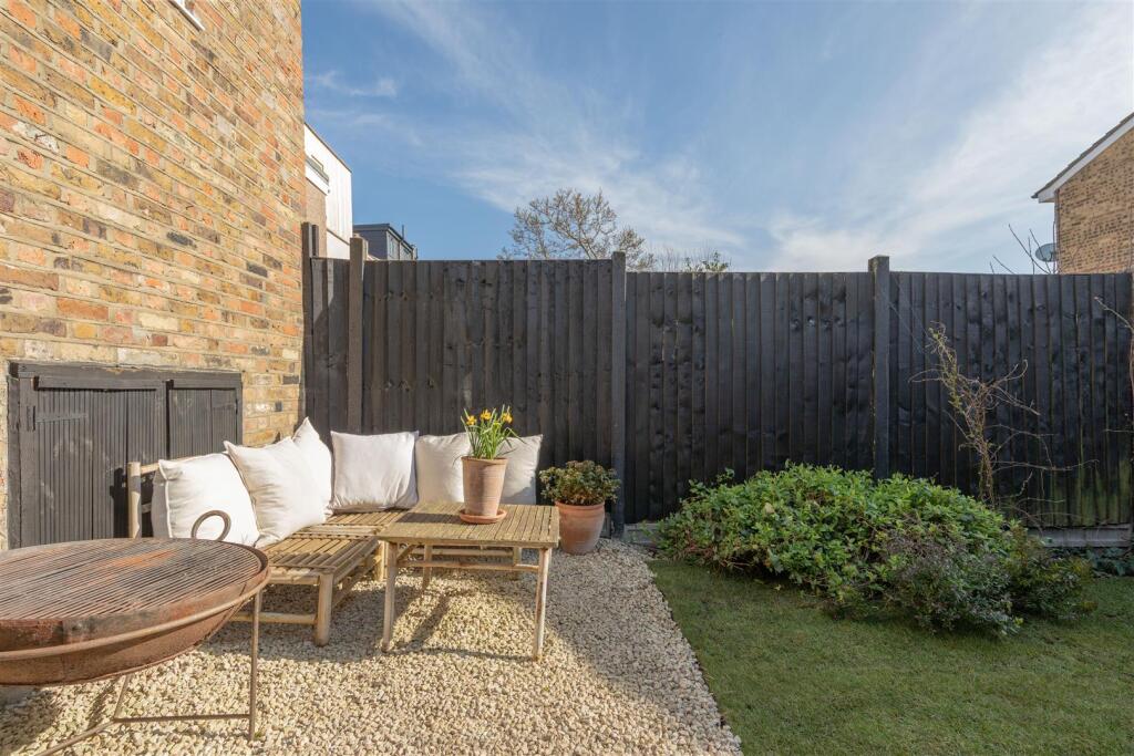 Acacia Road E17