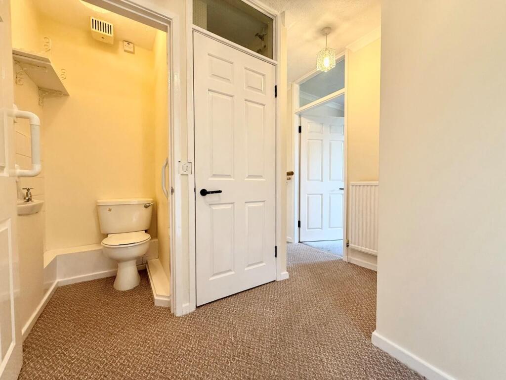 20 Fitzwilliam Toilet.jpg