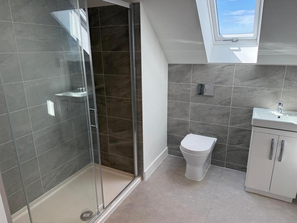 plot 403 en suite.jpeg