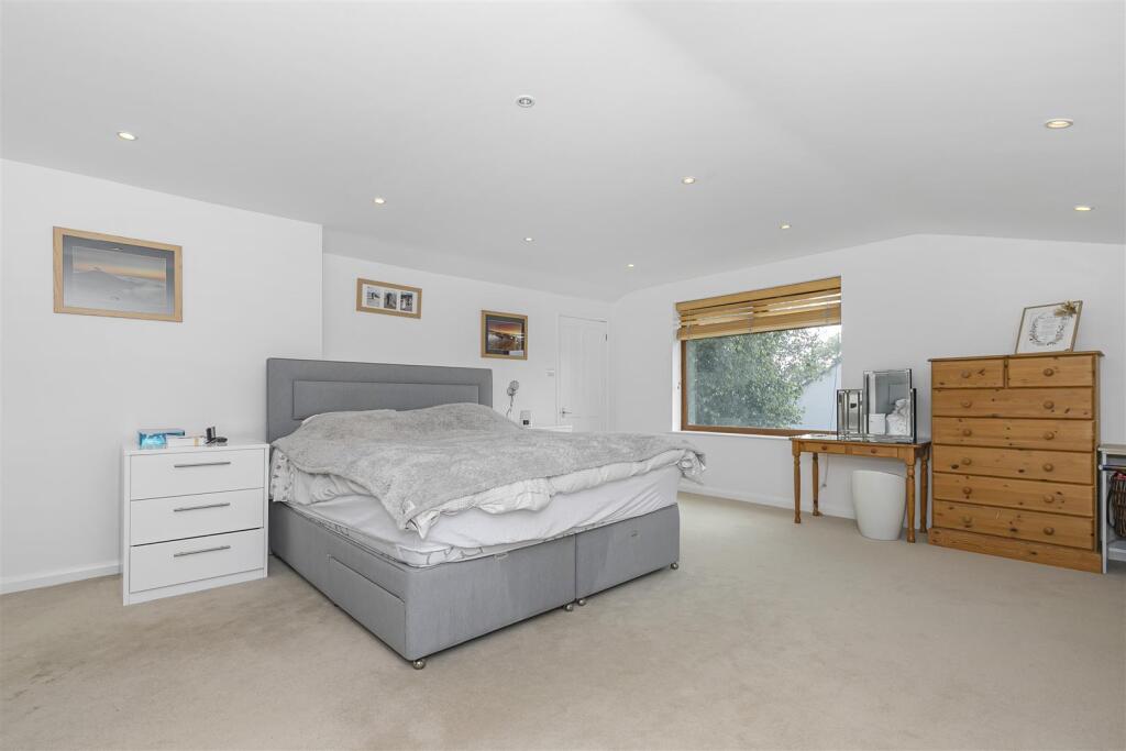 Bed 1.jpg