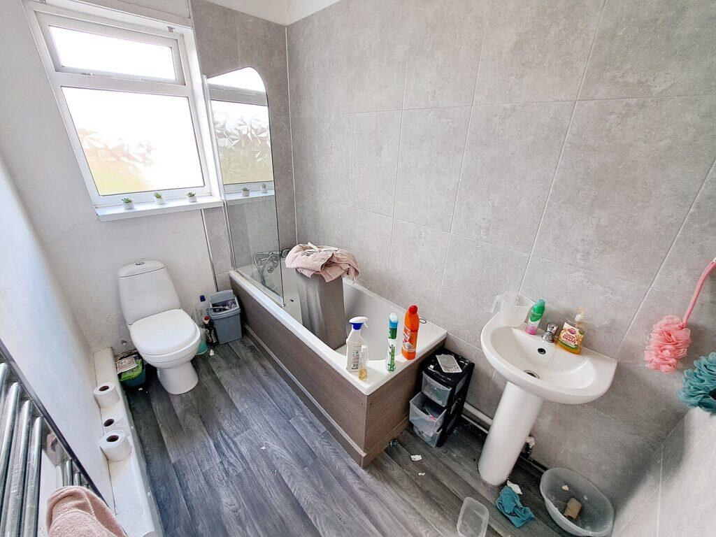 Chapel Street - Bathroom Overview