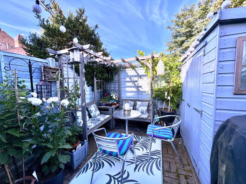 Ext garden table area