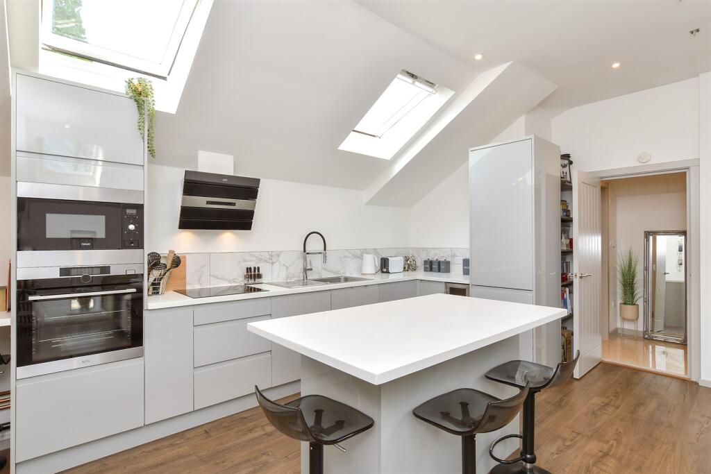 Kitchen/ Living Room