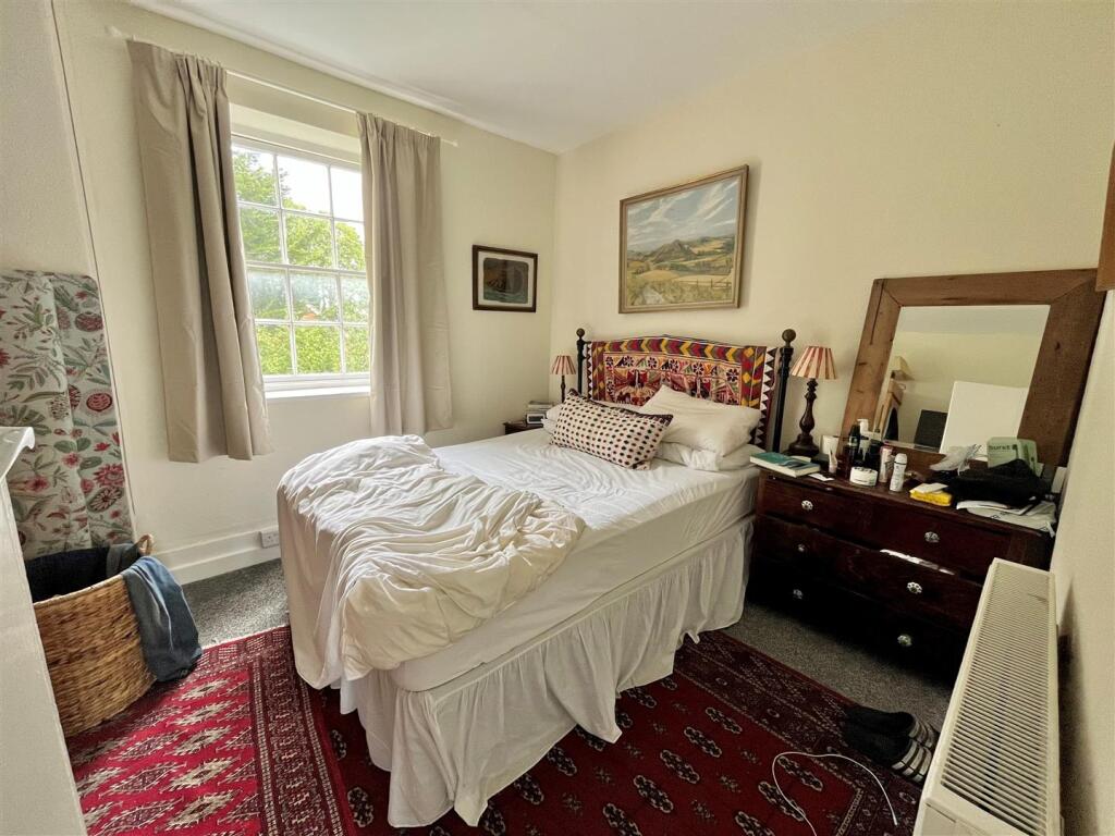 Bedroom 1.jpg